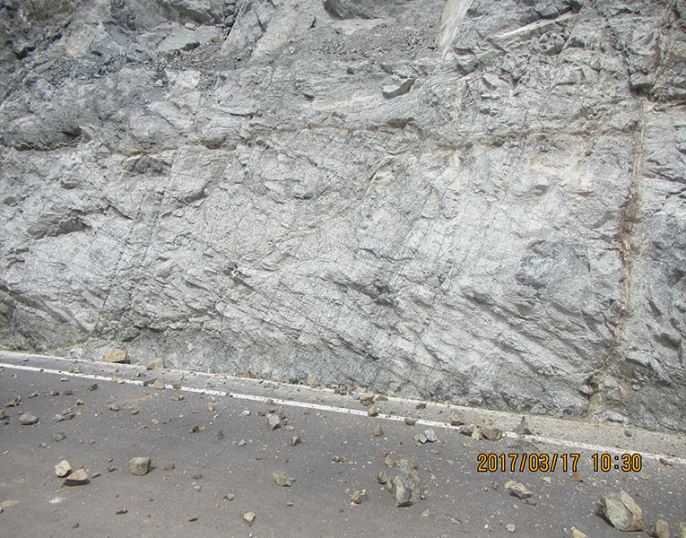 caida-de-piedras-212